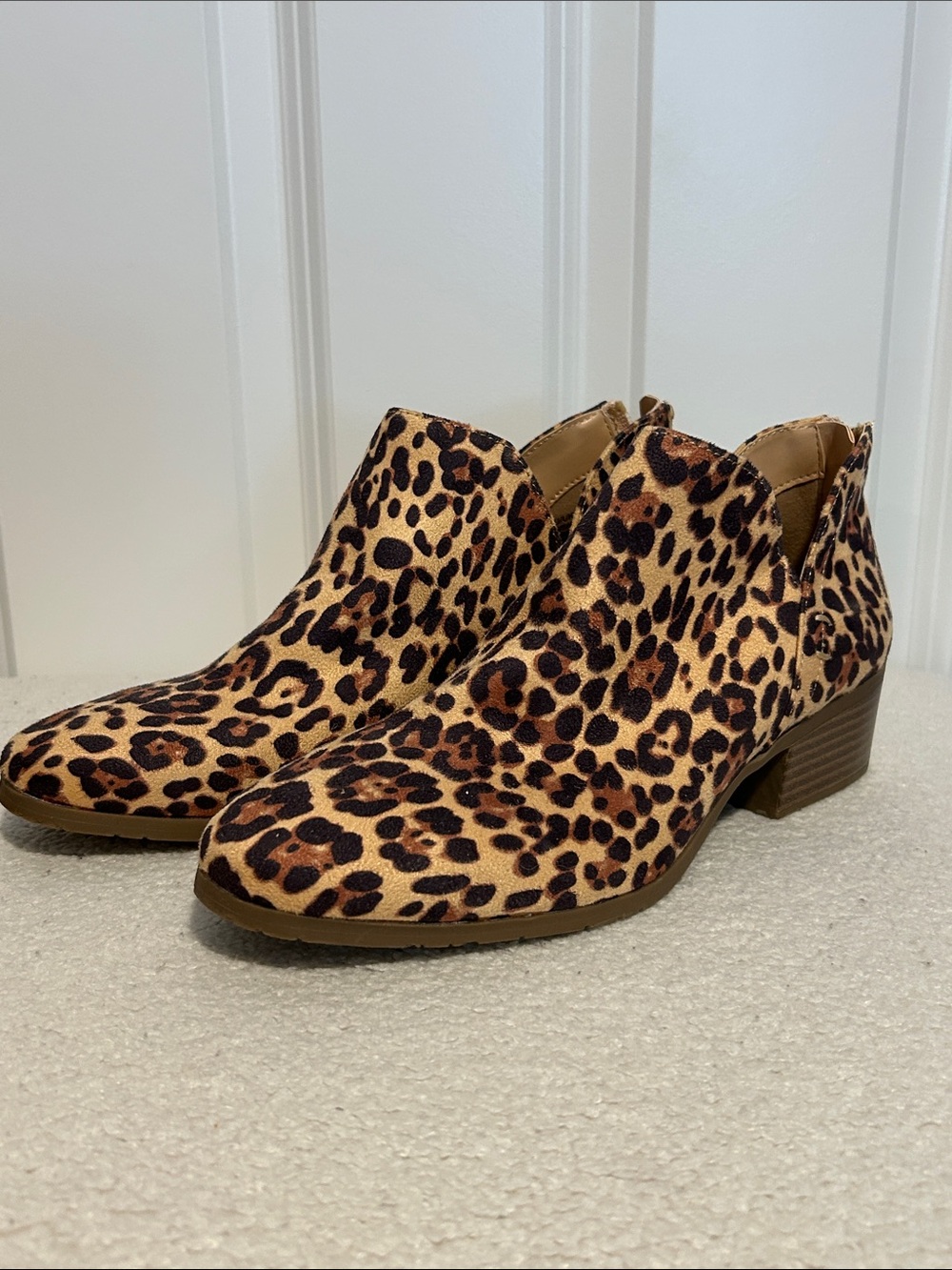 Kenneth Cole Reaction Leopard Print Women’s Ankle Booties Size 7 NWOT - Picture 2 of 7